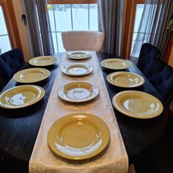 10 HOME  PLATES $20 LIKE NEW  COLOR LIGHT GREEN 