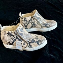 Woman Boots New Size 6