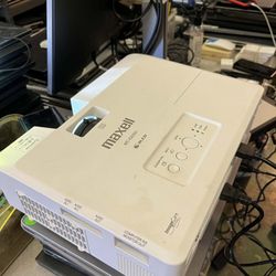 Maxell MC-EX3551 3LCD Projector 4K 3700 Lumens HDCR2 2160p 