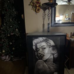 Marilyn Monroe Dresser 