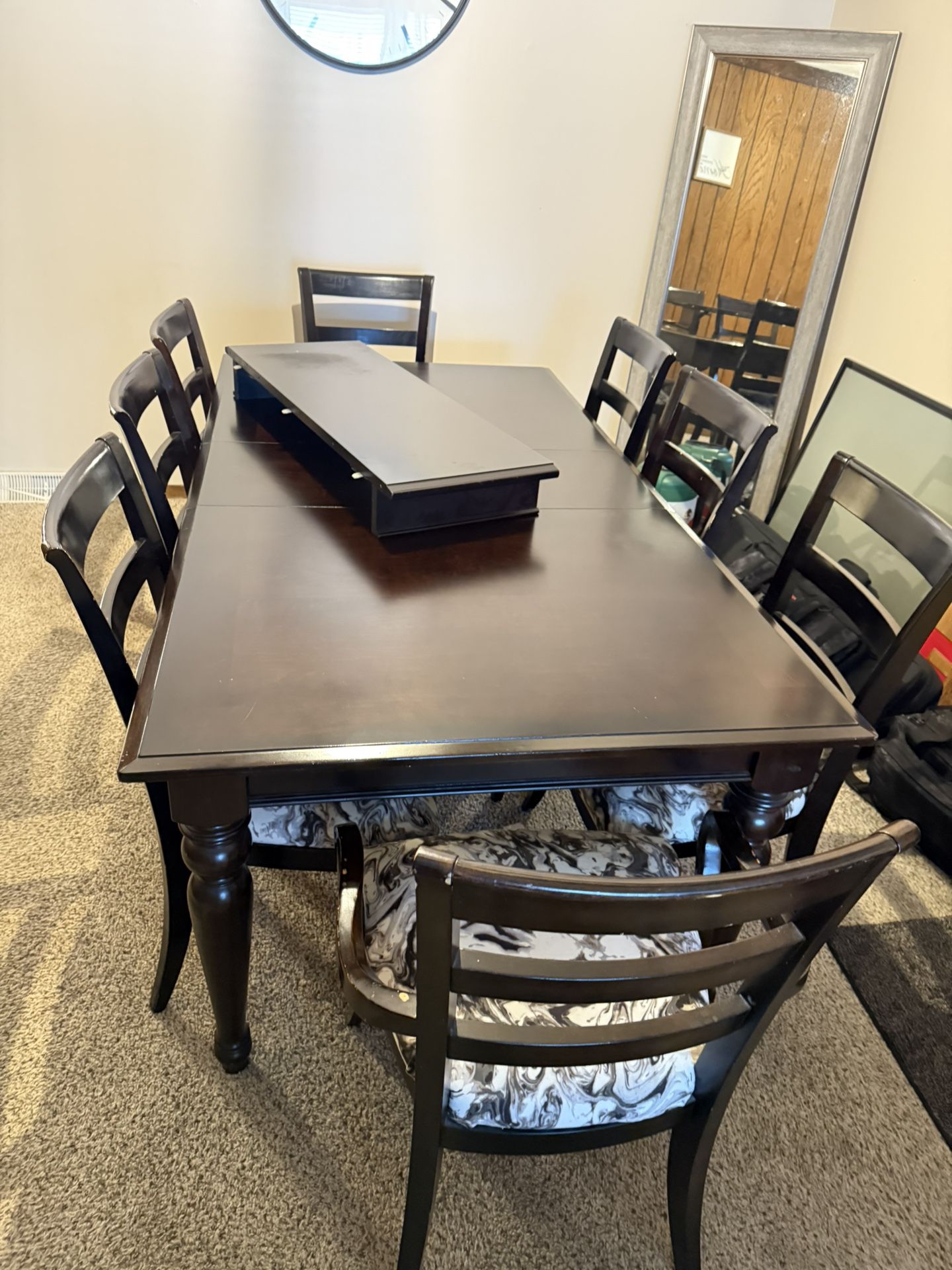 Dining table & Chairs 