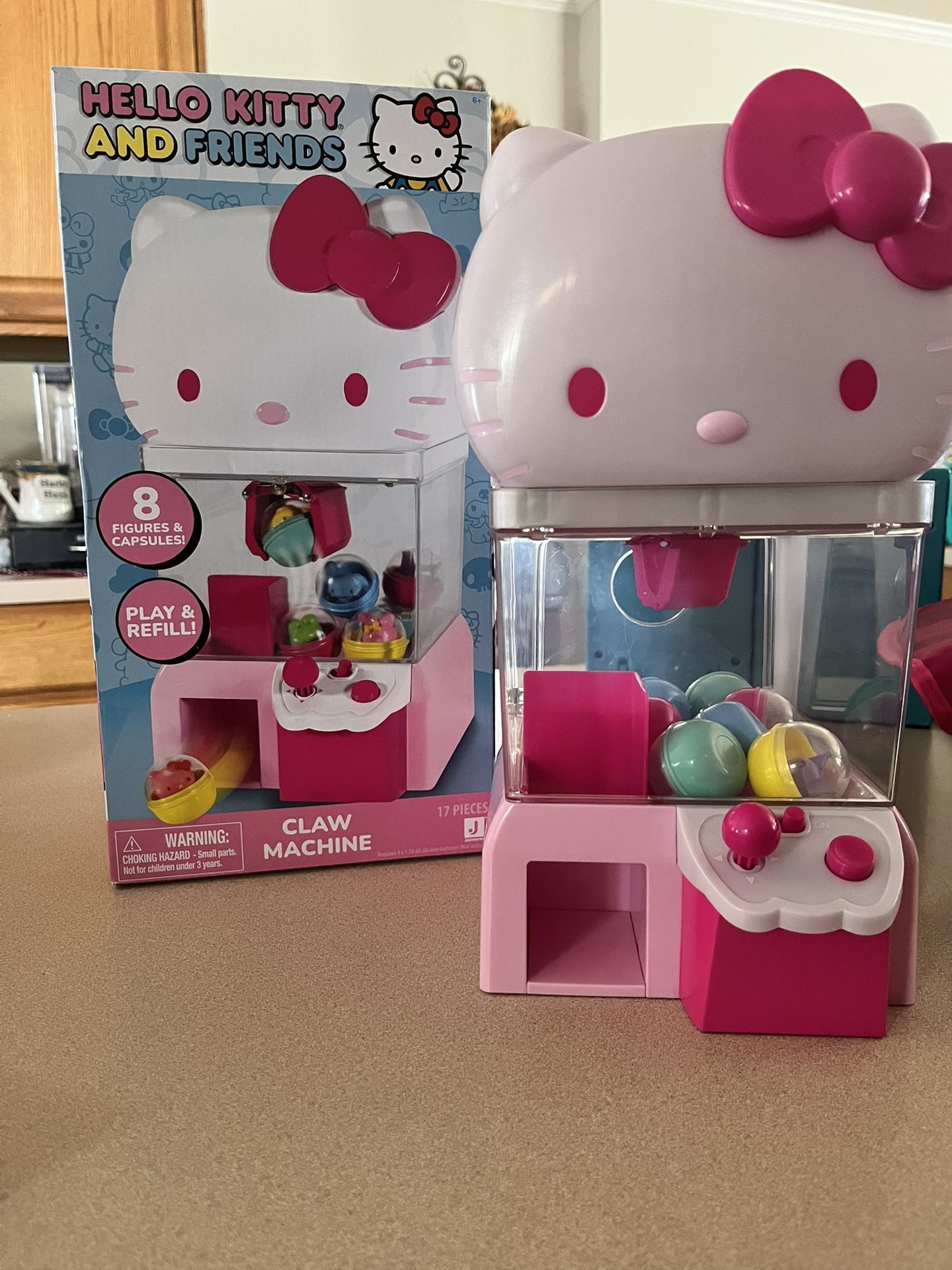 Hello Kitty And Friends Claw Machine 