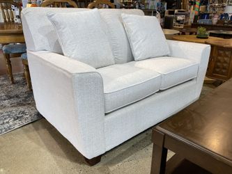 NEW! LA-Z-BOY Piper Loveseat w/ Accent Pillows – Oyster