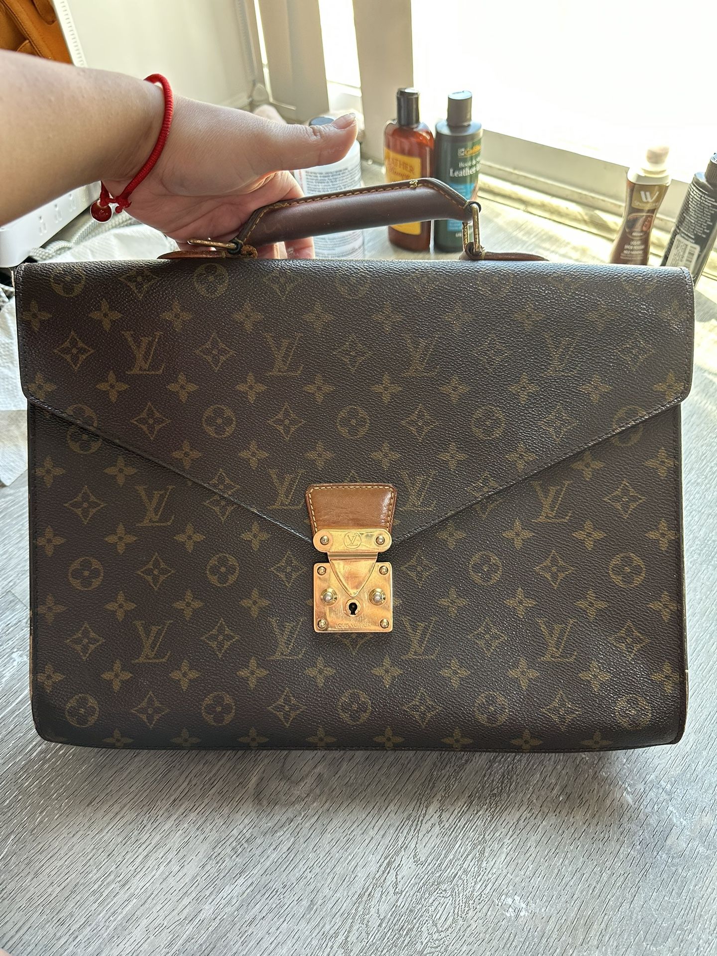 Authentic Louis Vuitton Serviette Conseiller