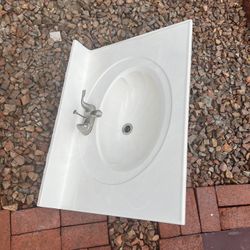 Lavabo Para Baño Con Su Llave Le Queda A Mueble De 30 Pulgadas $80.00 Dolares
