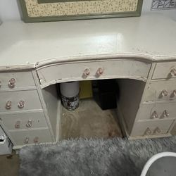 Desk/vanity 