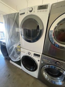 LG Front Load Washer and Dryer Set ( Electric 220v )