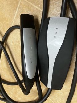 Tesla Mobile/Wall Charger