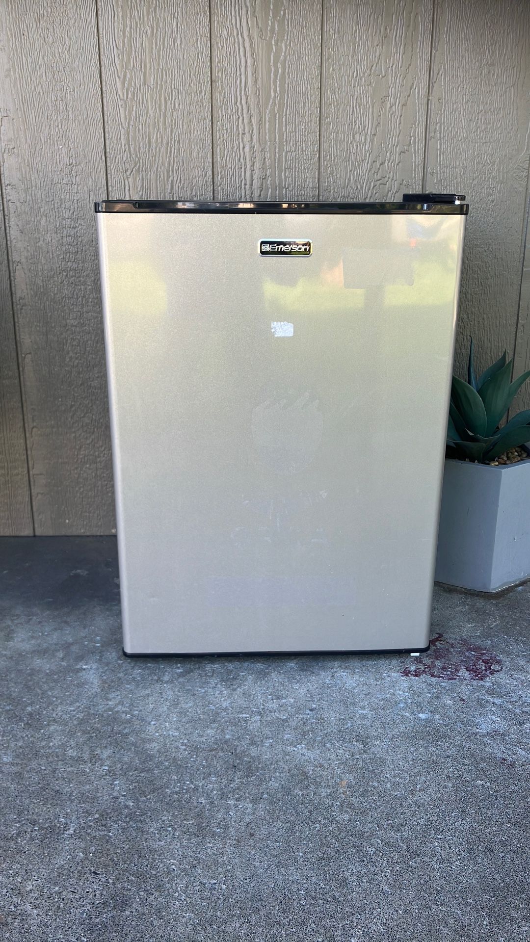 Emerson Mini Fridge With Small Freezer Slot