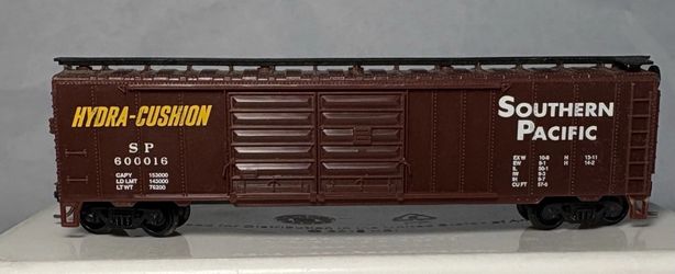 Life-Like Southern Pacific Box Car Hydra-Cushion SP 600016 N Scale Train Car