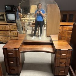 Vanity Mirror With Drawers 