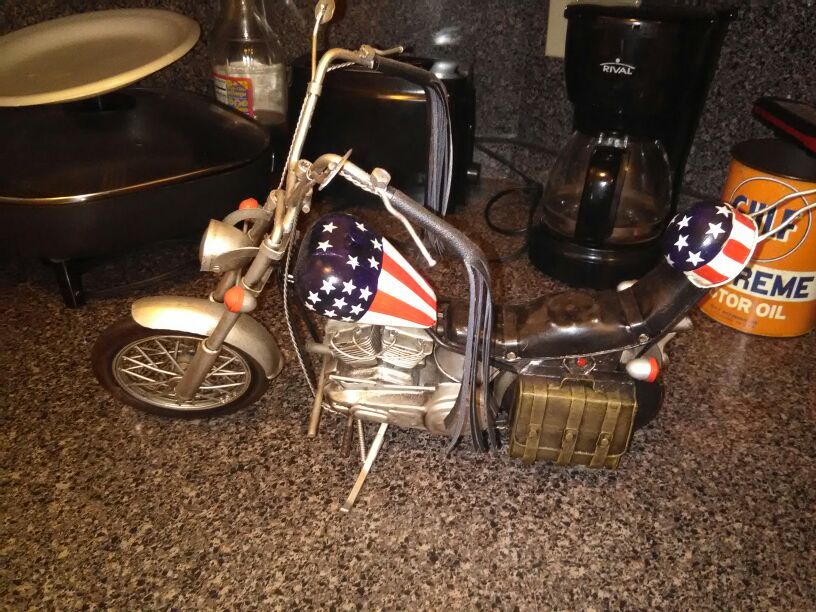 69 easy rider captain America motorcycle it's a diecast bike no gas no motor