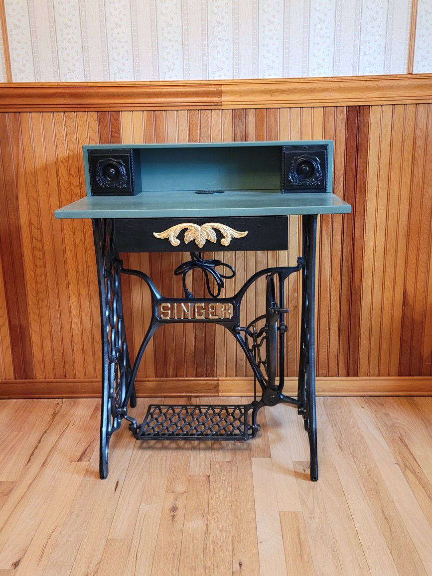 Singer Sewing Machine Table/Desk