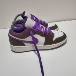 Nike Jordan 1 purple and brown size 5
junior • Good