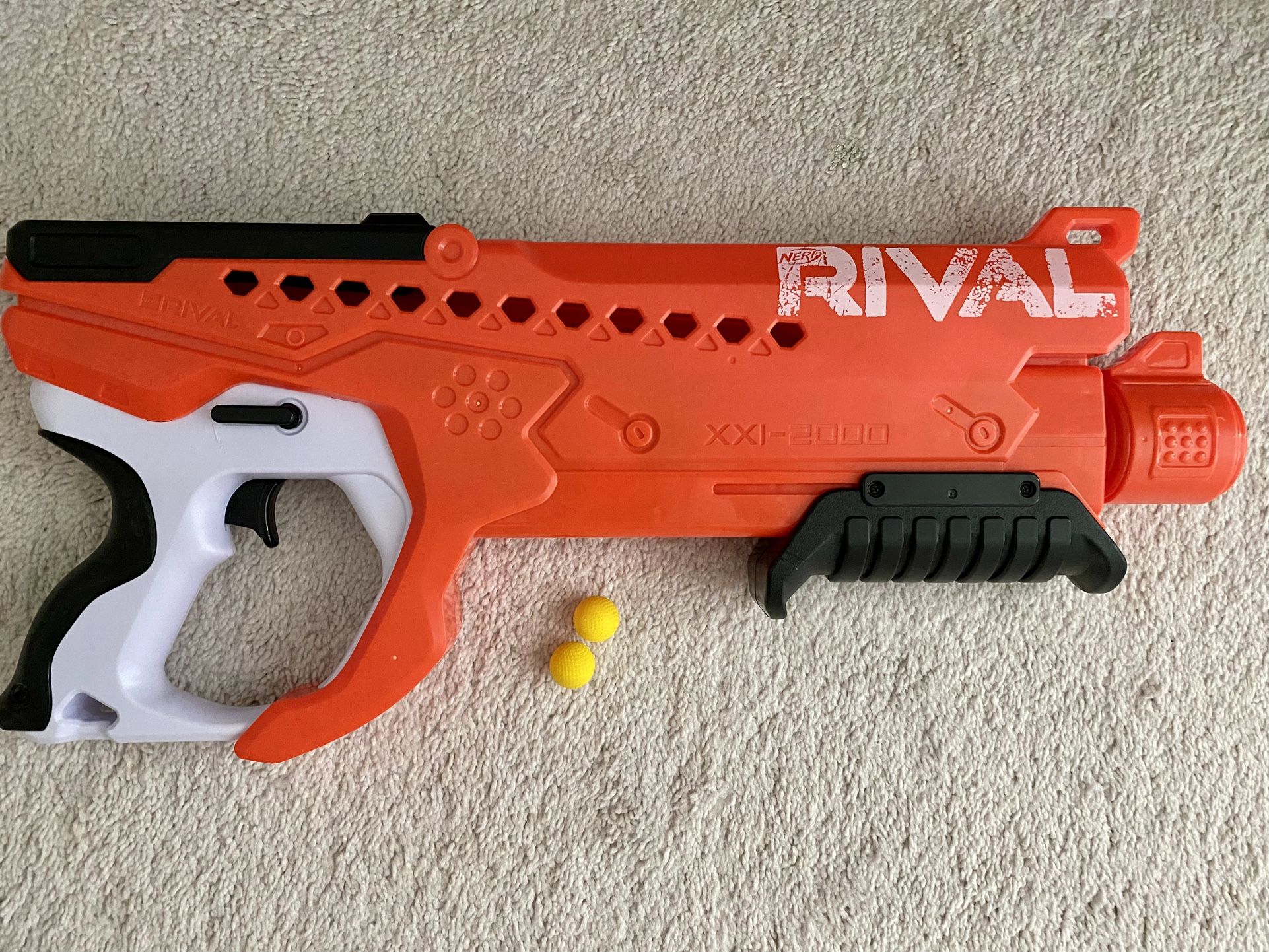Nerf Rival Curve Shot Helix XXI-2000 Blaster