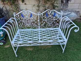 MANY BEAUTIFUL GARDEN BENCHES LONG BEACH