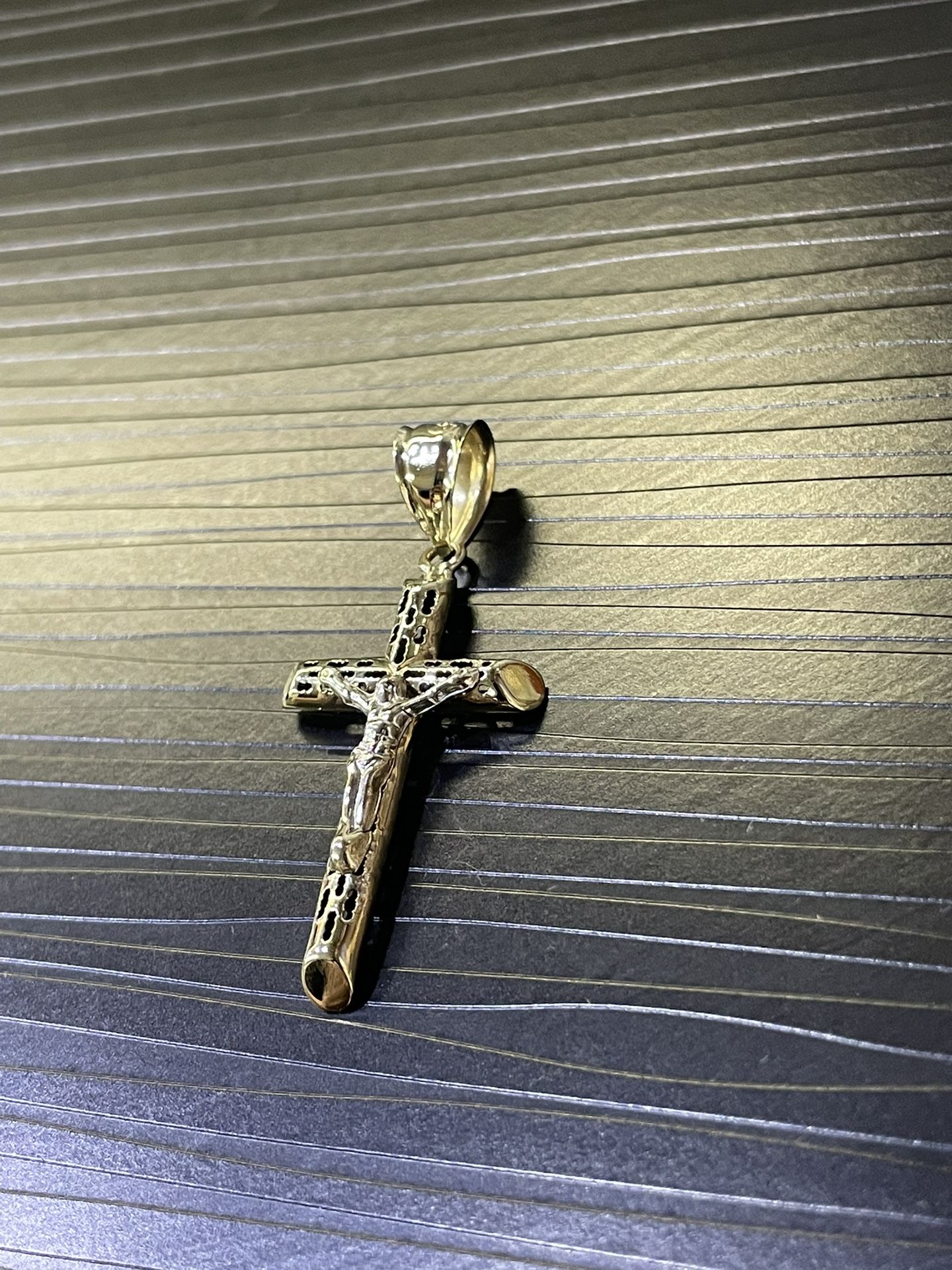 10k Jesus Cross Pendant 🙏🏽🙌🏽