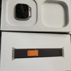 Apple Watch Ultra 49mm (GPS + Cellular) Titanium w/ M/L Black