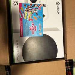 Xbox S Series 512 G and Gaming Headset Brand New In Box 