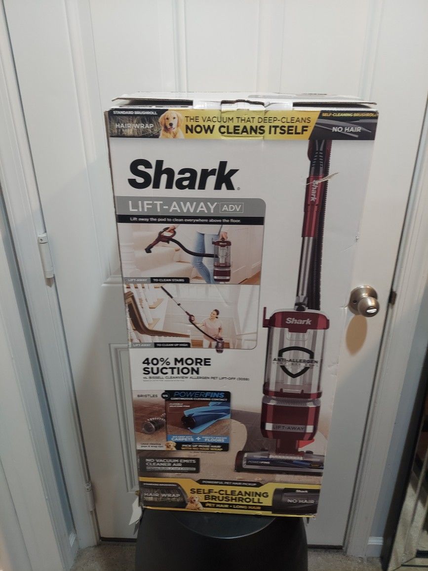 Shark Lift-Away ADV Vacuum Cleaner