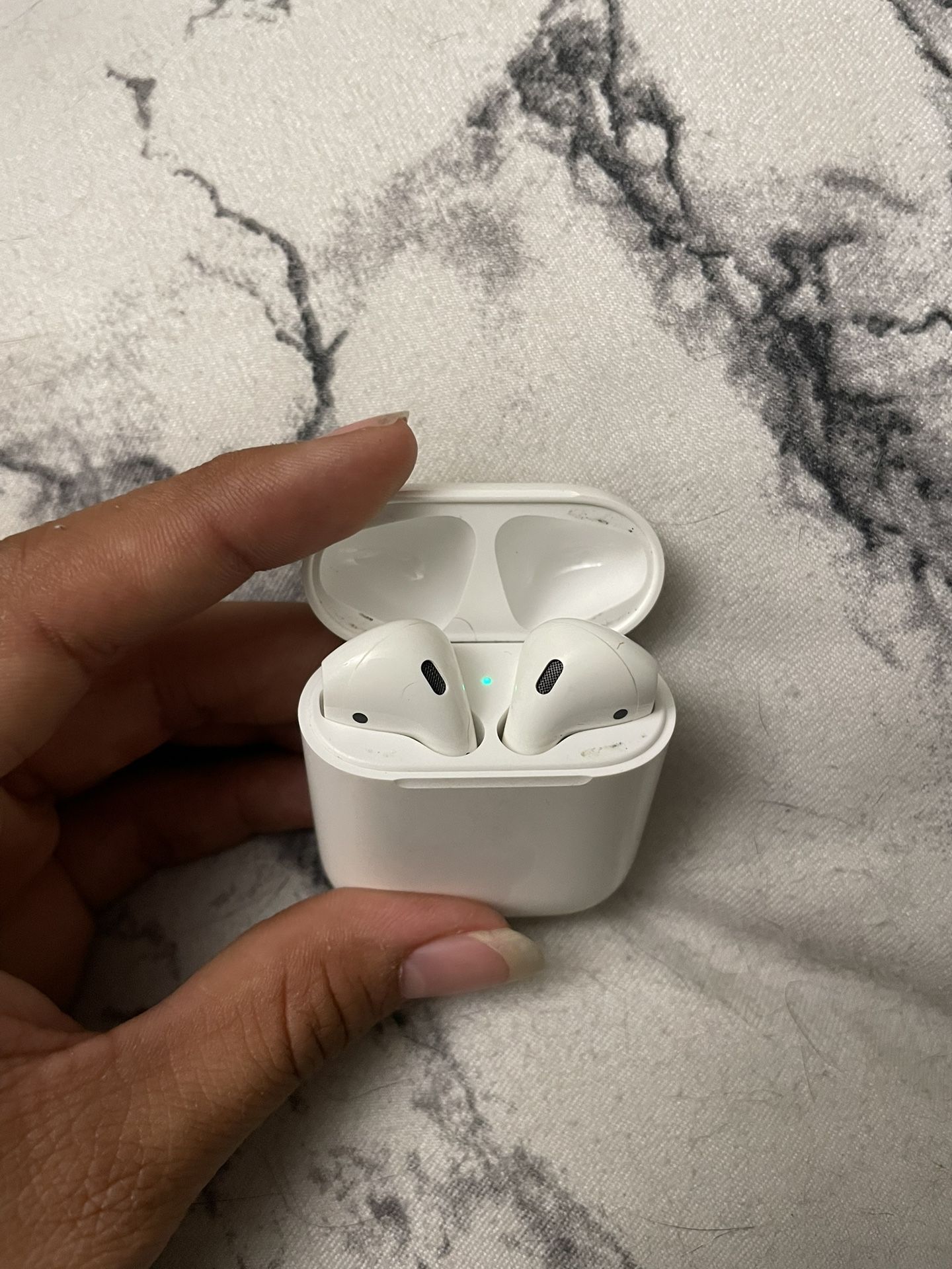AirPods USED