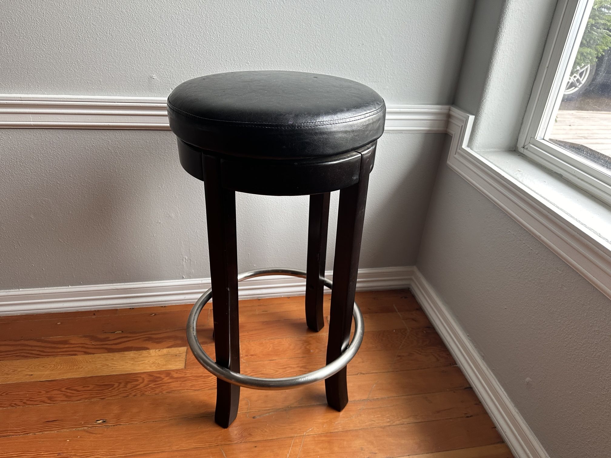 2 Swivel Bar stools