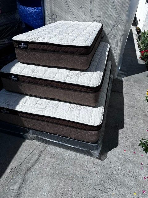 ❎️Dream Cloud Euro Pillow Top 12