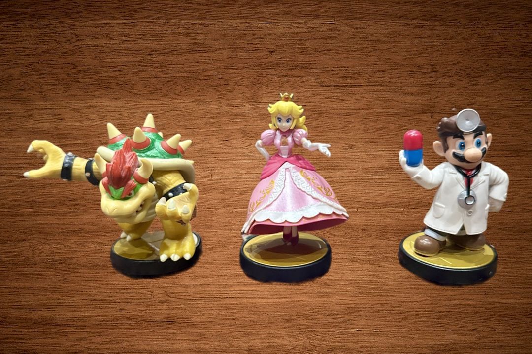 NINTENDO AMIIBO SUPER MARIO BROS BOWSER /PRINCESS PEACH & DR. MARIO GOLDEN BASE. Bundle of 3