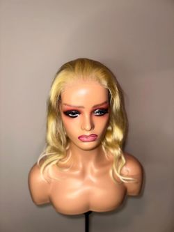 4x4 glueless blonde body wave wig 22in
