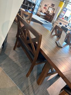 Acorn cottage brand new table set
