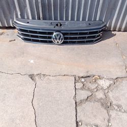 VW Passed 2016-2019 Grill And Emblem Oem