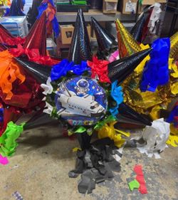 Astronaut bola star pinata