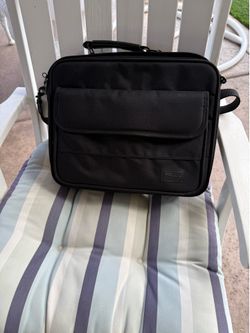 Laptop Case Targus lightweight inside additional pockets has been used few times only