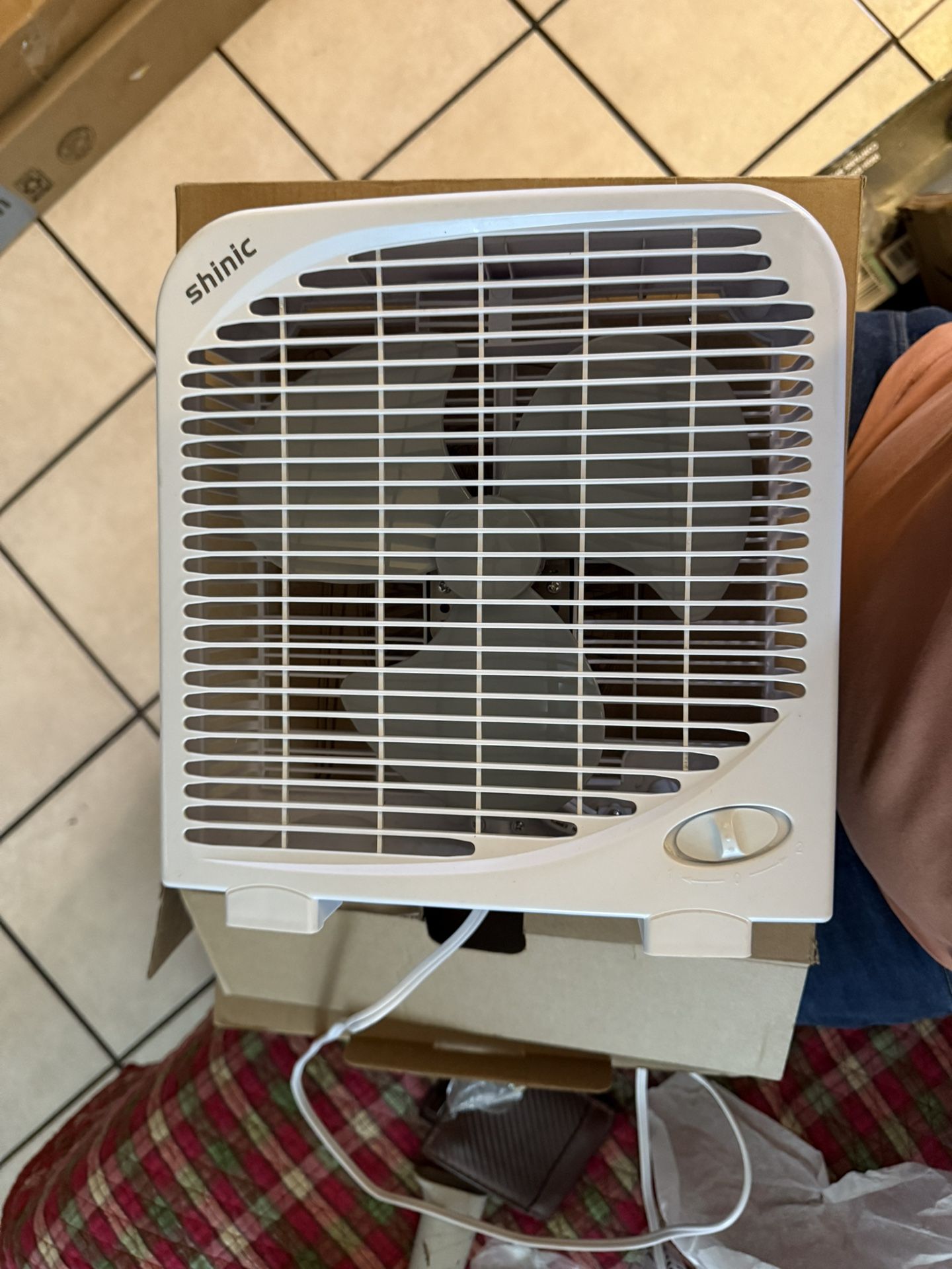 shinic Ultra-Quiet Table Fan