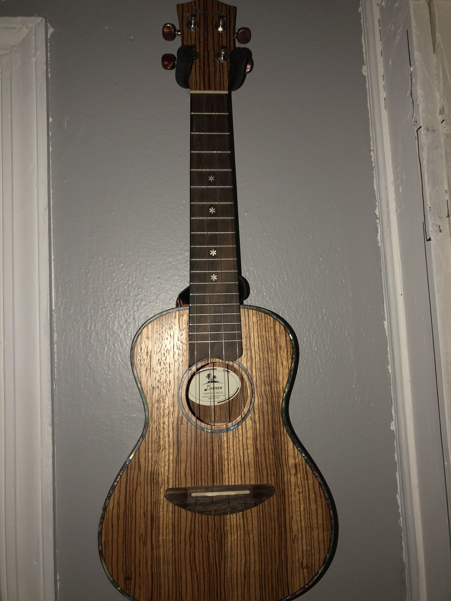 Donner DUC-2 Ukulele With strap