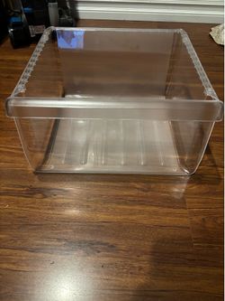 Refrigerator crisper drawer – upper bin