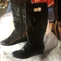 Black boots size 8 brand new