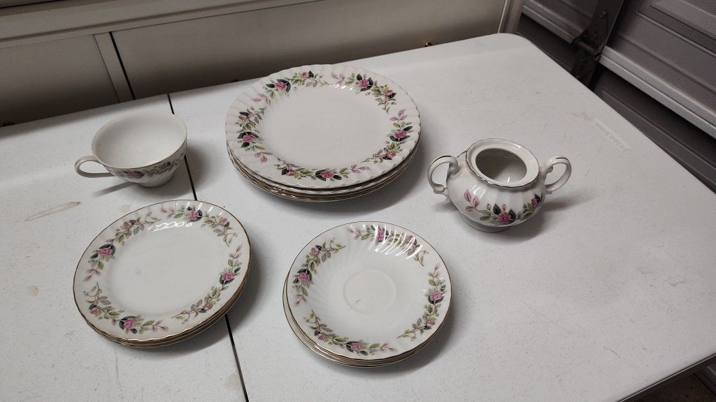 14 Pieces of Creative Fine China 2345