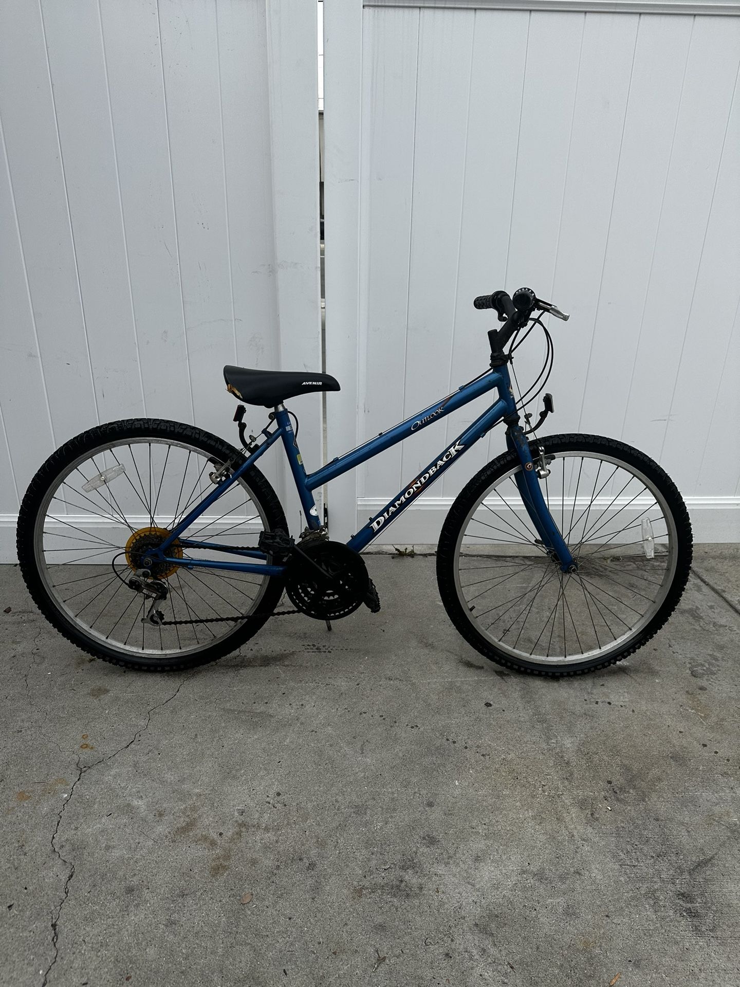 DiamondBack Outlook 26” Mountain Bike for Sale in La Mirada, CA
