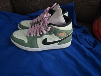 Air Jordan 1 Mid Green Pink Sneakers
