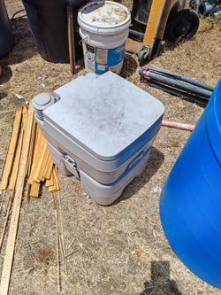 Portable toilet
