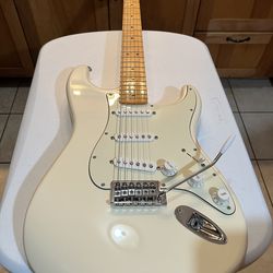 Fender MIM White Stratocaster