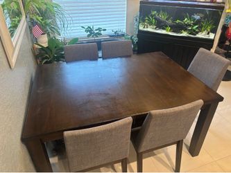 Table with 6 chairs
