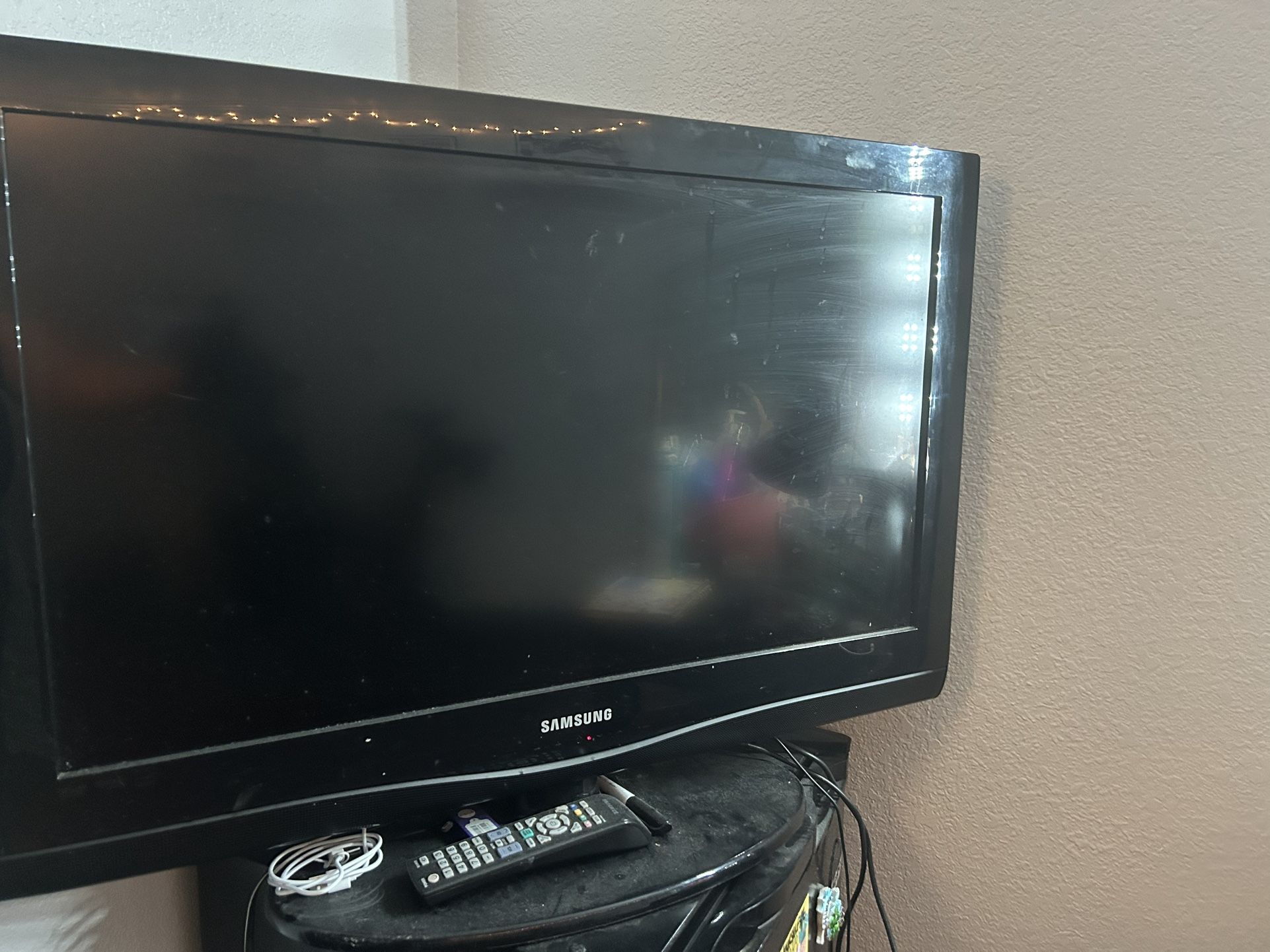 31 Inch Samsung FLAT screen TV