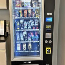 COMBO VENDING MACHINE WITH CARD READER 