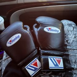 Black Winning Gloves 12oz