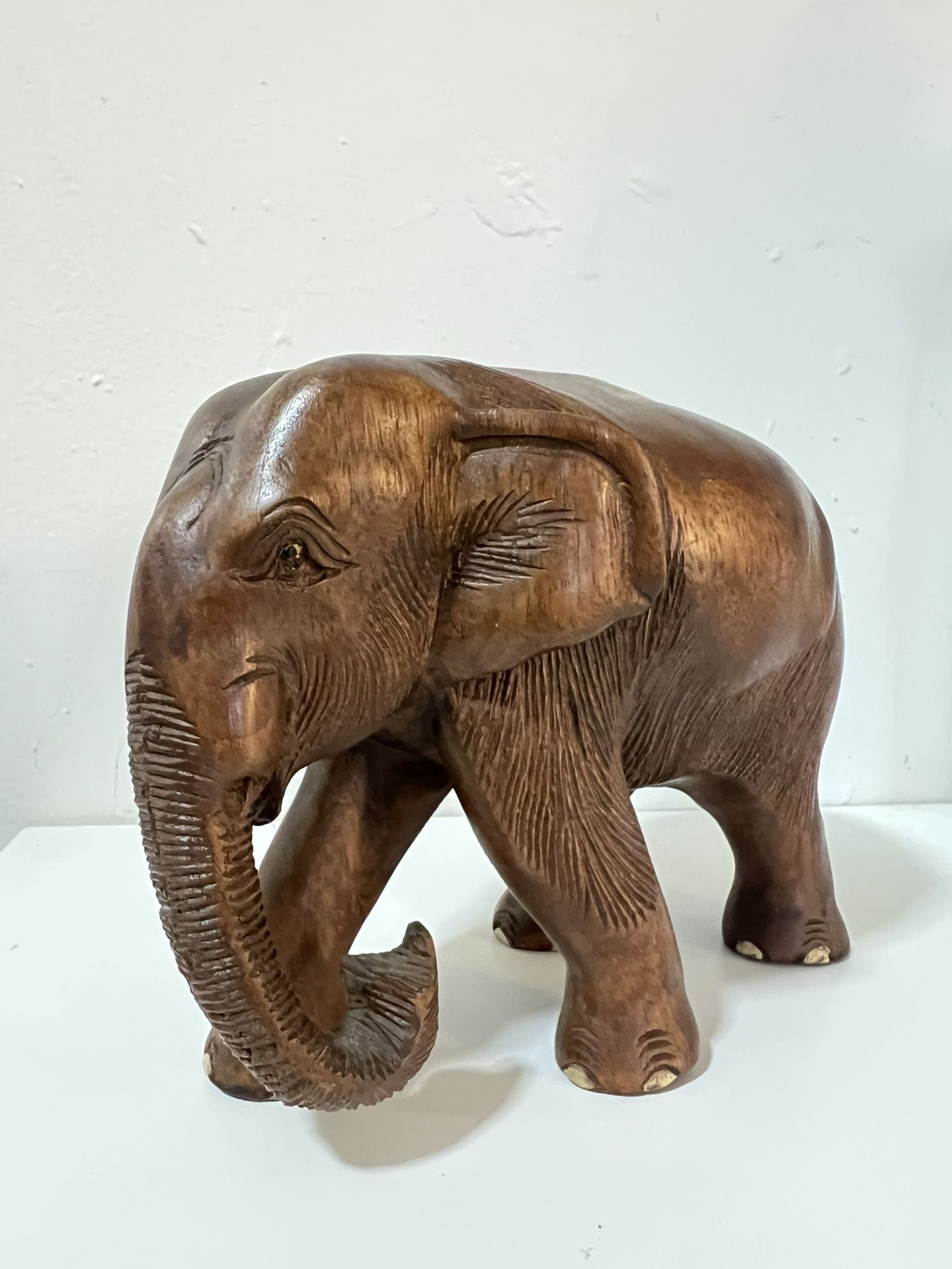 Elephant Home Décor – Handcrafted Wood Figurine 🐘