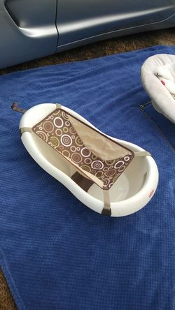 Baby bath with vibration