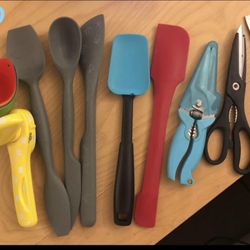 utensils, silicone spurtles and utensil holder