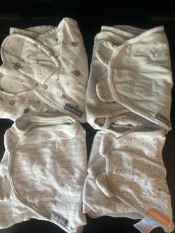 4 baby swaddles (swaddle me) brand